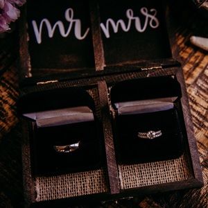 Wedding day ring holder